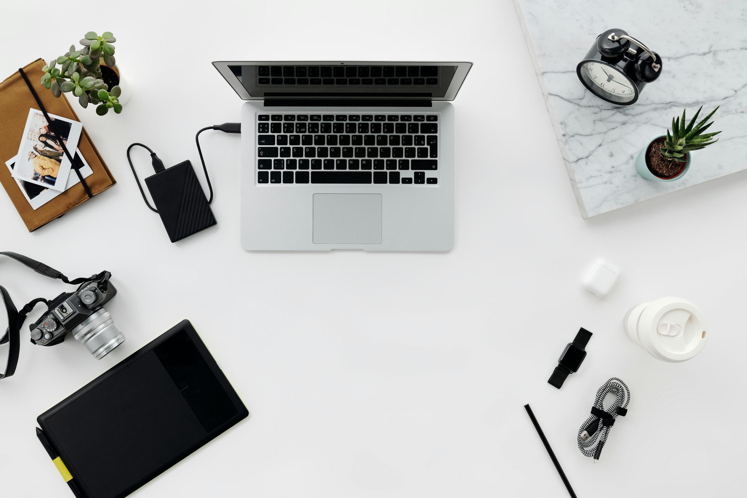 كيفية إلغاء تجزئة القرص الصلب الخارجي على MacBook Air