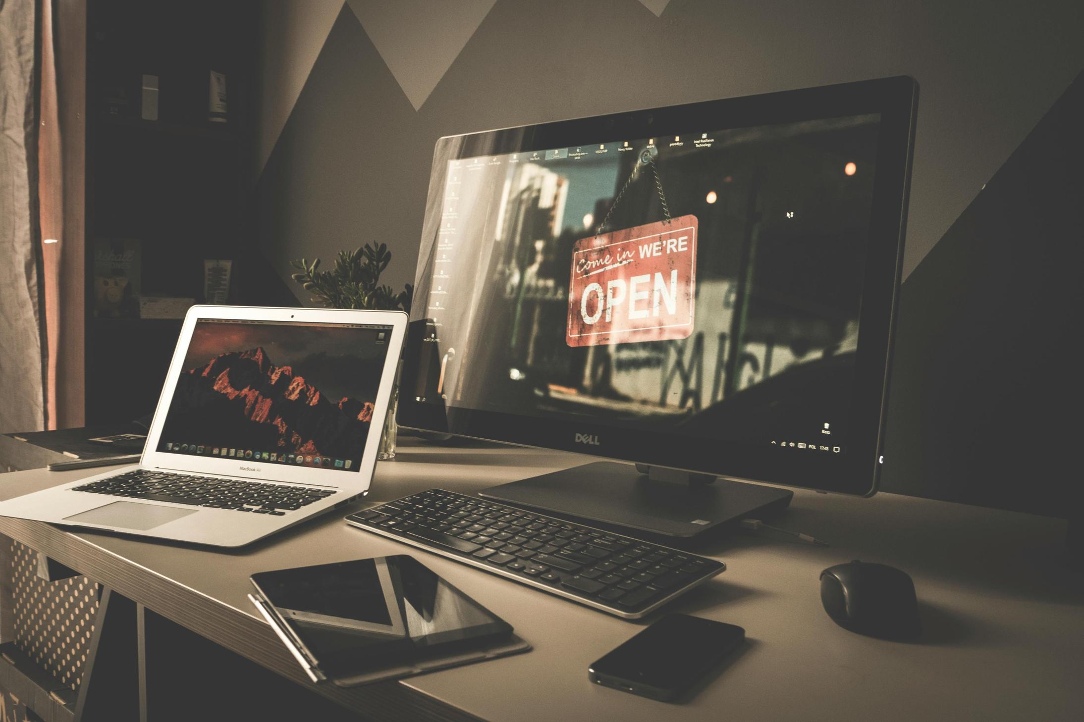 Où se trouve le numéro de série sur un moniteur Dell