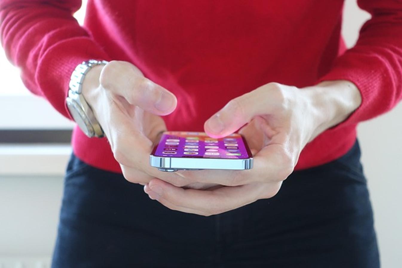 Rimozione della scheda SIM dall’iPhone 13: Una guida completa